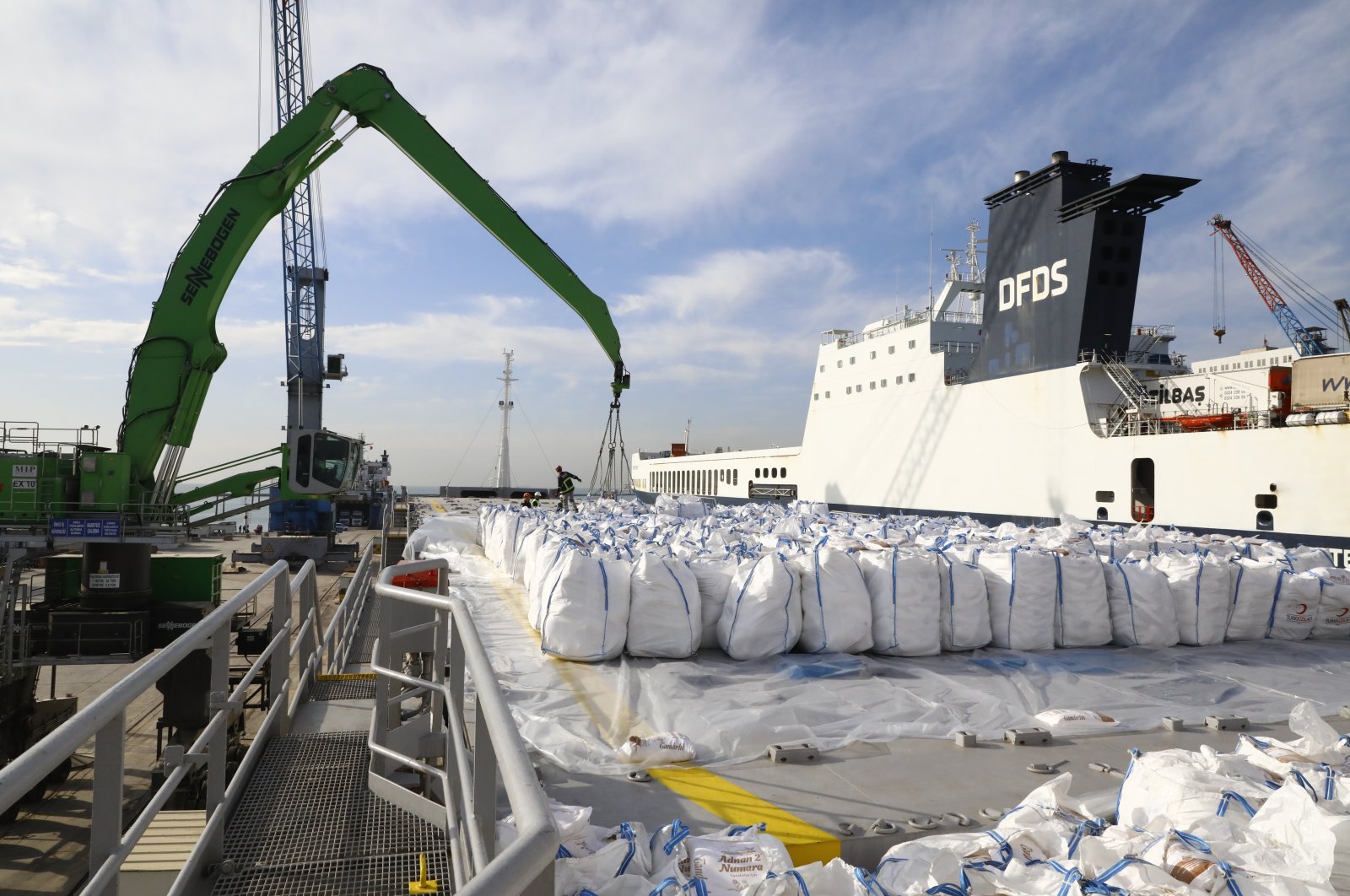 Humanitarian aid from the Turkish Red Crescent (Kızılay) is loaded onto the Turkish vessel for Gaza, Mersin, southern Türkiye, March 7, 2024. (Courtesy of Turkish Red Crescent)