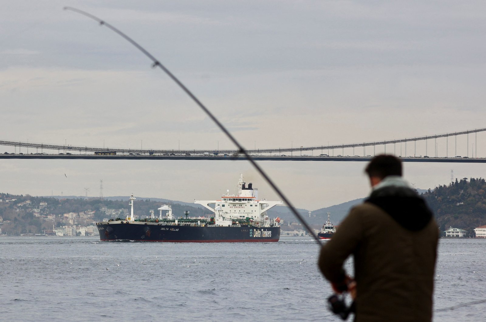 Greek-flagged crude oil tanker Delta Hellas sails in the Bosporus on its way to the Mediterranean Sea, Istanbul, Türkiye, Dec. 12, 2022. (Reuters Photo)