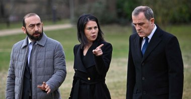 German Foreign Minister Annalena Baerbock (C) walks with Armenia&#039;s Foreign Minister Ararat Mirzoyan (L) and Azerbaijan&#039;s Foreign Minister Jeyhun Bayramov (R) during peace talks at Villa Borsig, the guesthouse of the German Foreign Ministry, Berlin, Germany, Feb. 28, 2024. (AFP Photo)