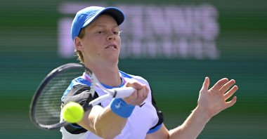 Jannik Sinner hits a shot as he defeated Jan-Lennard Struff in his third-round match in the BNP Paribas Open at the Indian Wells Tennis Garden, Indian Wells, U.S., March 10, 2024. (Reuters Photo)