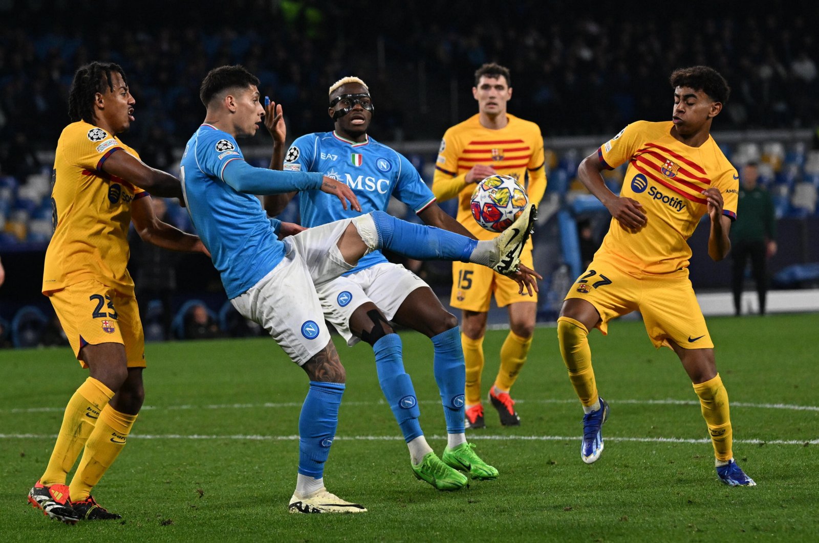 Napoli’s defender Olivera (2nd L) and Victor Osimhen (C) vie for the ball with Barcelona&#039;s Lamine Yamal (R) during the UEFA Champions League Round of 16, first leg match at Diego Armando Maradona stadium, Naples, Italy, Feb. 21, 2024. (EPA Photo)
