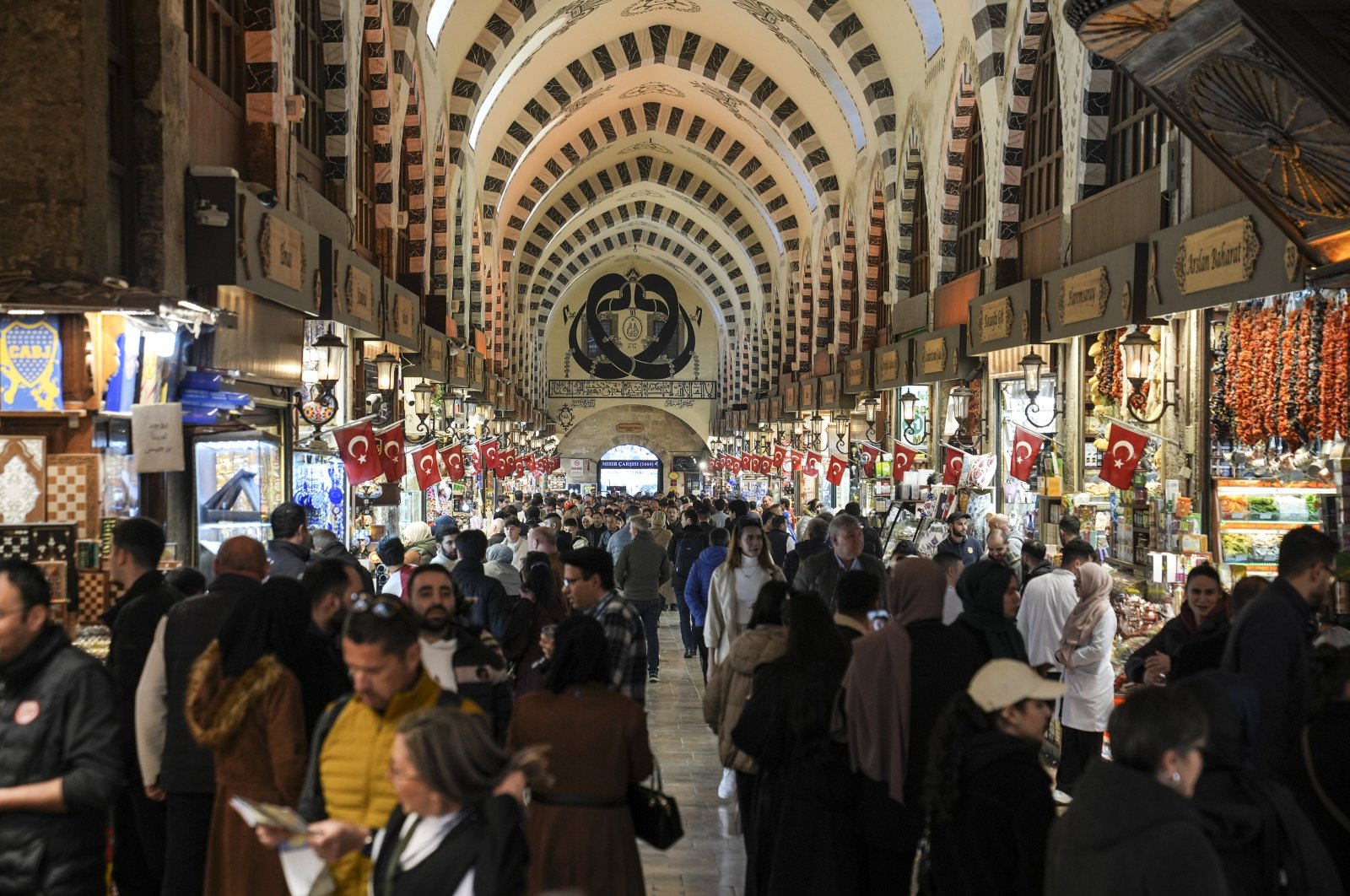 Türkiye'de perakende satış hacmi Ocak'ta %2,6 artarak 6 ayın en yüksek seviyesine ulaştı