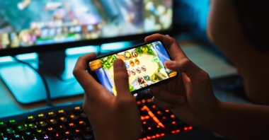 The study  in Türkiye found that 95.49% of students owned mobile phones, and on weekdays, participating students played digital games for an average of three hours per day. (Shutterstock Photo)