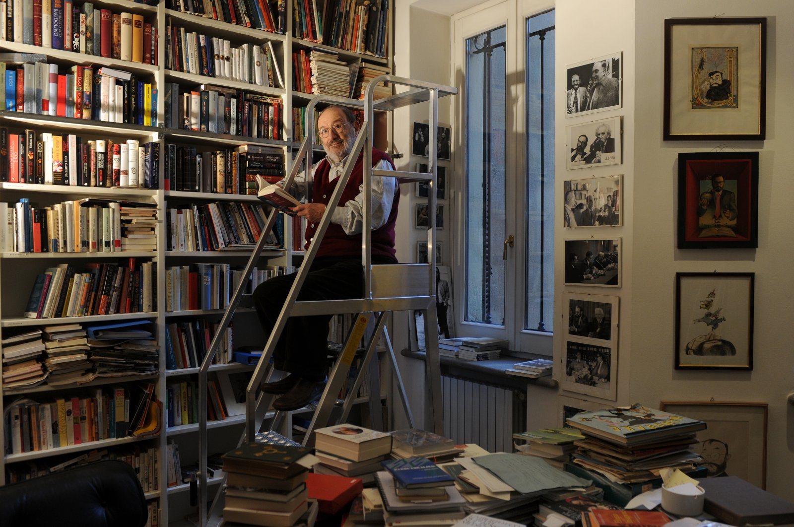 Italian writer Umberto Eco poses for a photo at his home in Milan, Italy, March 6, 2014. (Reuters Photo)
