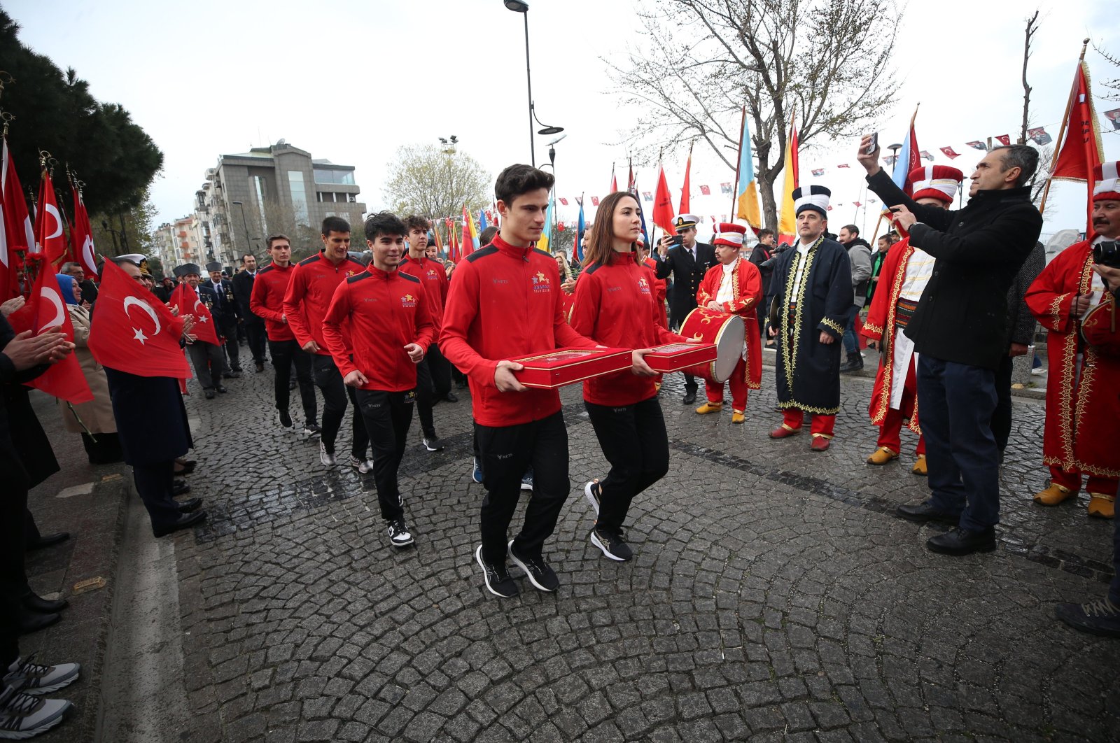 Turkish flags handed over to student-athletes commences the &quot;Çanakkale-Ankara 27th Victory Race,&quot; Çimenlik Castle, Çanakkale, Türkiye, March 12, 2024. (AA Photo)