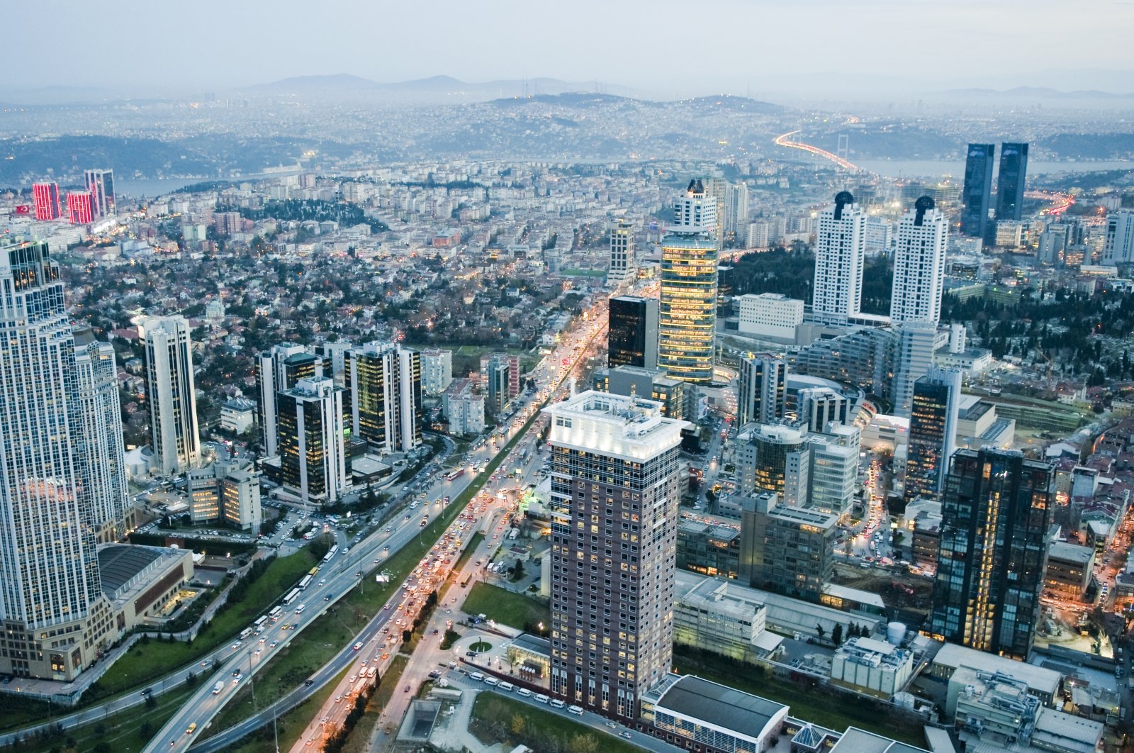 An aerial view of commercial buildings in Istanbul, Türkiye. (Shutterstock Photo)