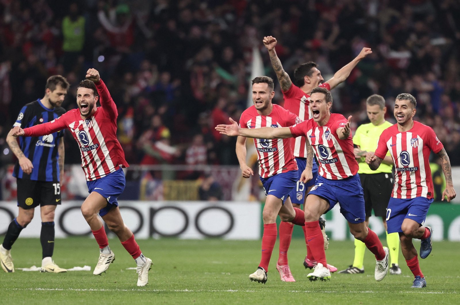 Atletico Madrid&#039;s players celebrate victory at the end of the UEFA Champions League last 16 second leg football match against Inter Milan at the Metropolitano stadium, Madrid, Spain, March 13, 2024. (AFP Photo)