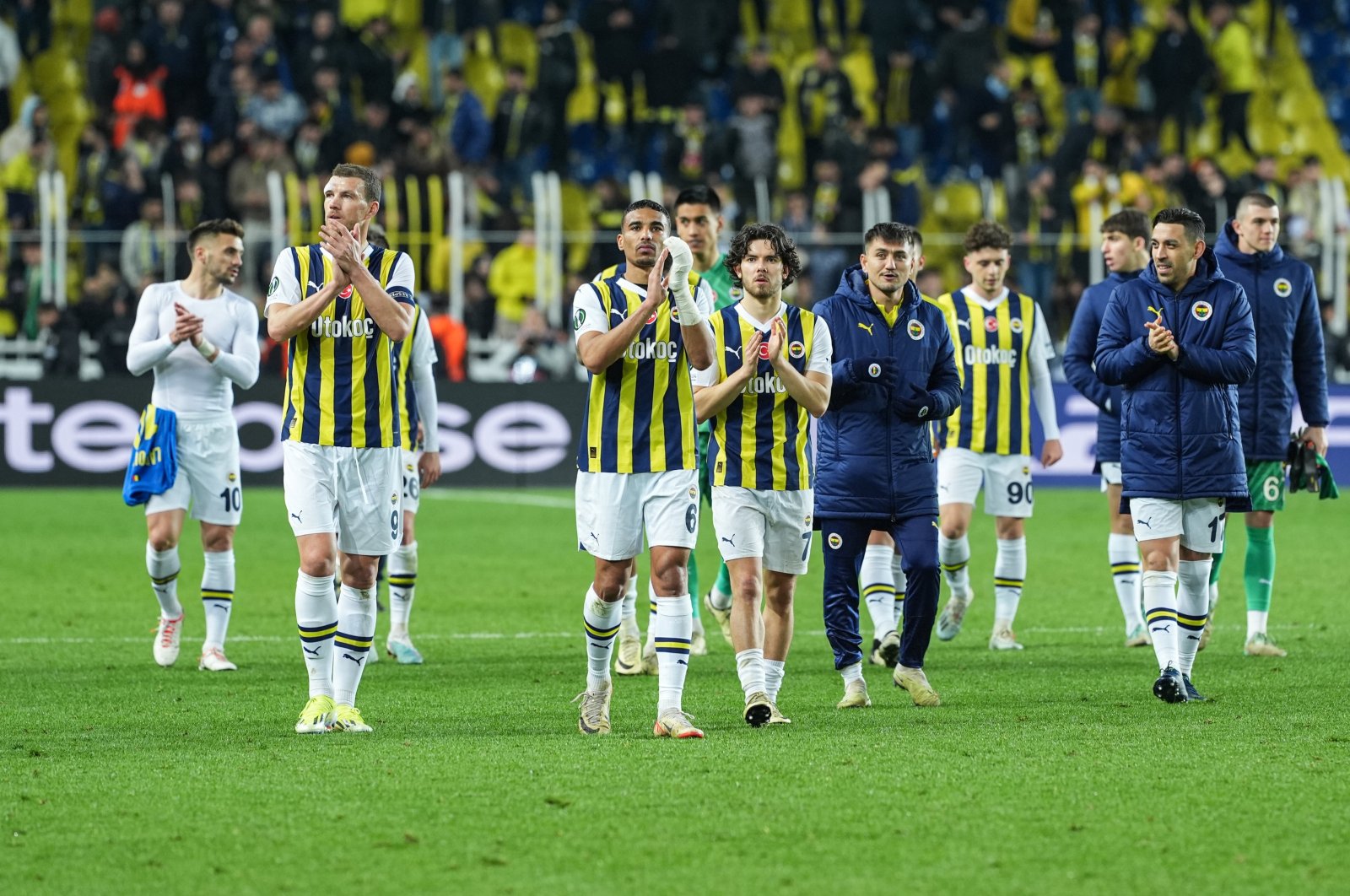 Fenerbahçe players applaud after the UEFA Europa Conference League Round of 16, second leg soccer match against Union Saint-Gilloise at Şükrü Saraçoğlu Stadium in Istanbul, Türkiye, March 14, 2024. (AA Photo)