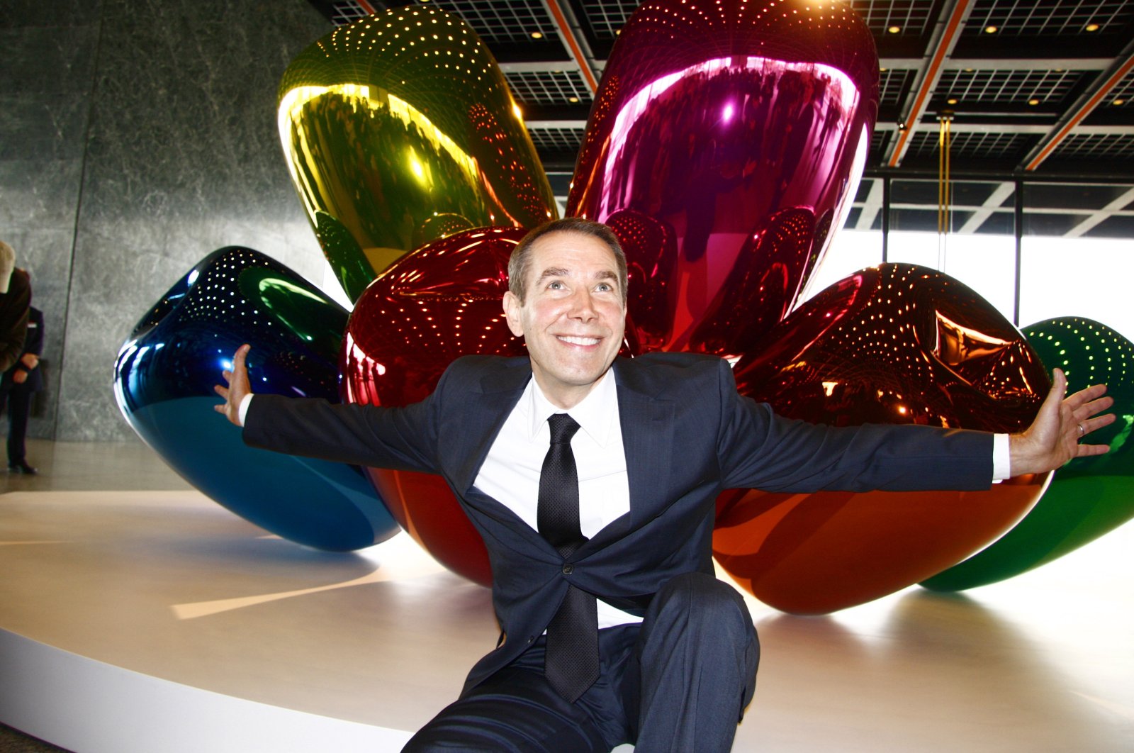 Artist Jeff Koons in front of the sculpture &quot;Tulips&quot; at the presentation of his solo exhibition titled &quot;Jeff Koons. Celebration,&quot; Neue Nationalgalerie, Berlin, Germany, Oct. 29, 2008. (Shutterstock Photo)