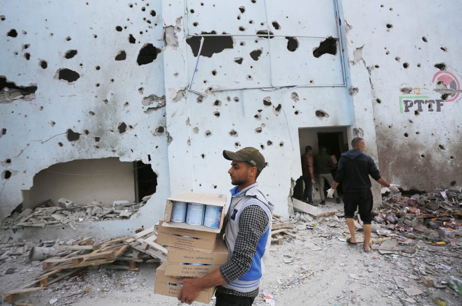 Palestinians salvage aid items after an Israeli attack on a warehouse at al-Nuseirat refugee camp in central Gaza, Palestine, March 14, 2024. (AA Photo)