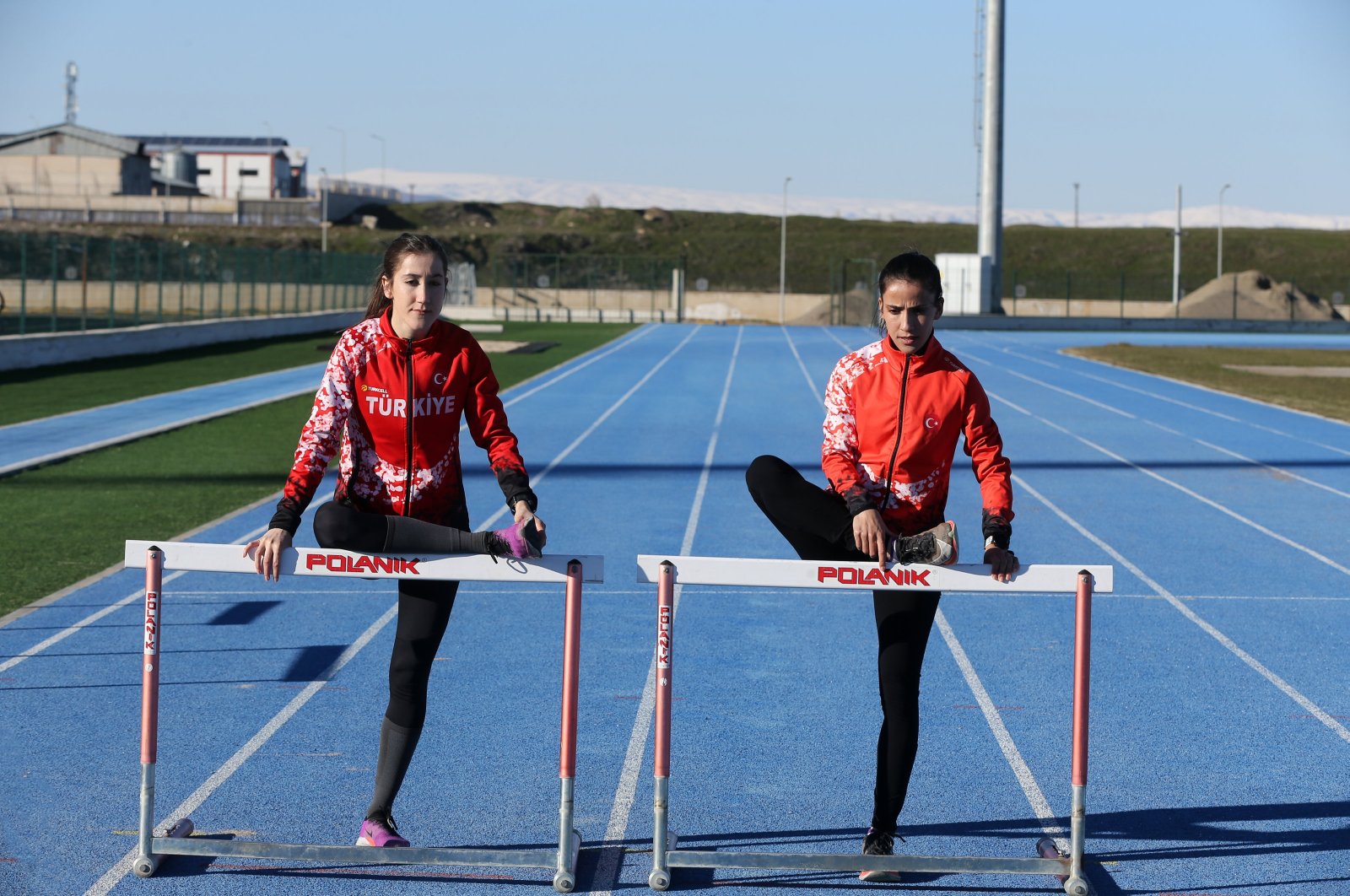 Turkish athletes Berfin Barışer (L) and Derya Kunur train for the European Athletics Championships, Muş, Türkiye, March 15, 2024. (AA Photo)
