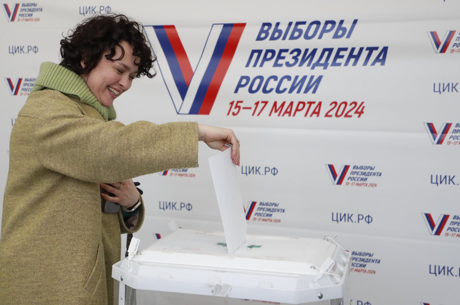 A Russian woman casts her ballot during presidential elections in Moscow, Russia, March 15, 2024. (EPA Photo)