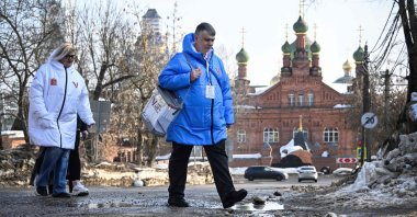 Members of a local electoral commission walk along a street to visit voters at homes during Russia's presidential election in Sergiyev Posad, north-east from Moscow, Russia, March 16, 2024. (AFP Photo)