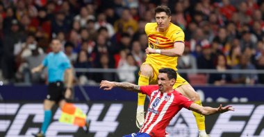 Barcelona's Robert Lewandowski vies with Atletico Madrid's Stefan Savic during the La Liga football match at the Metropolitano stadium, Madrid, Spain, March 17, 2024. (AFP Photo)