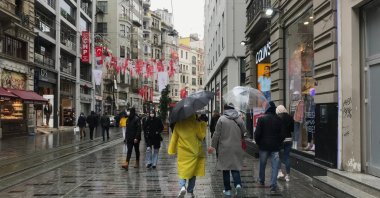 People walking on Istiklal Street in the rain, Taksim, Istanbul, Türkiye, April 5, 2024. (Shutterstock Photo)