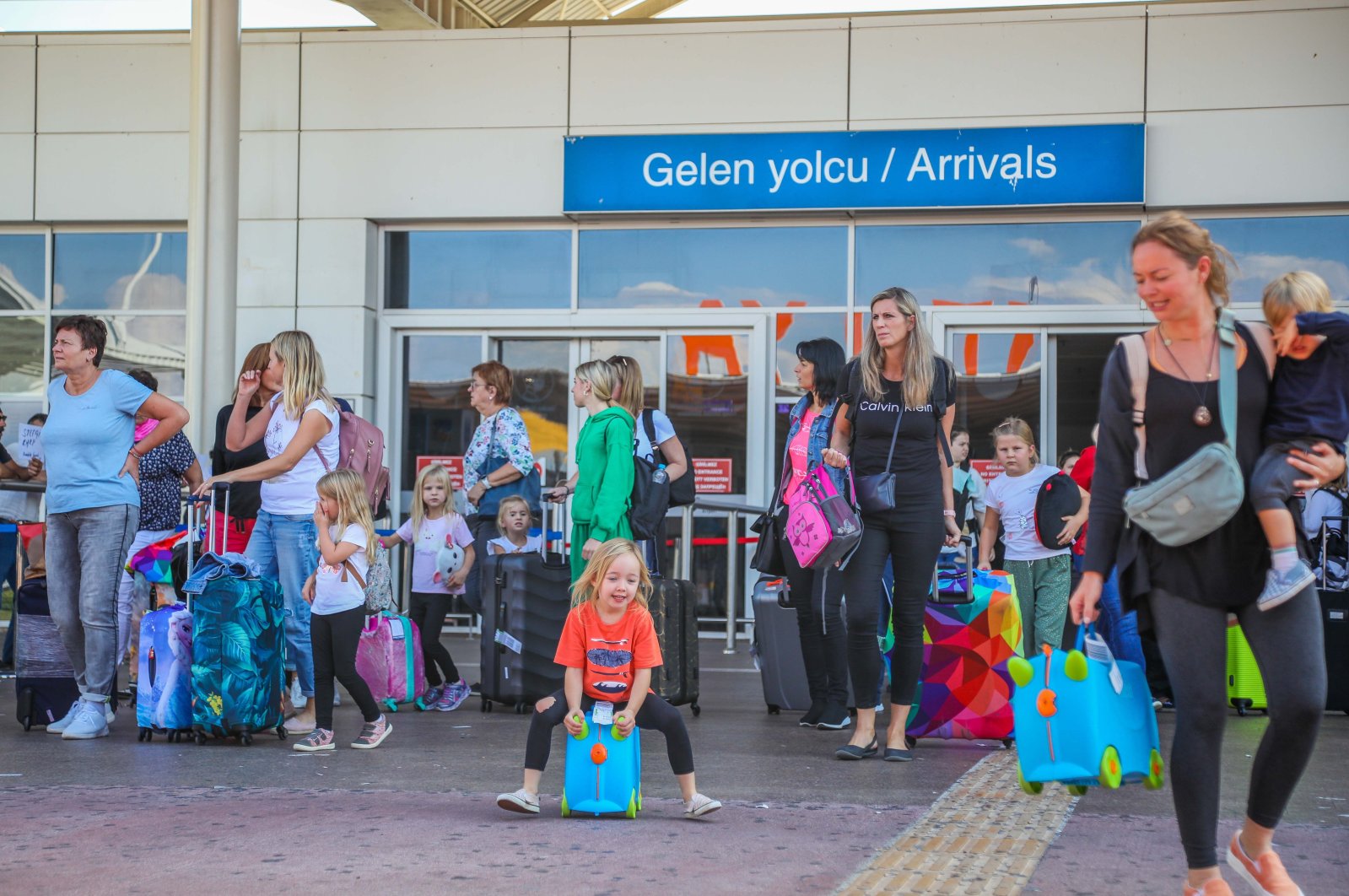 Tourists exit an airport as they arrive in the Mediterranean resort city of Antalya, Türkiye, Sept. 22, 2022. (DHA Photo)