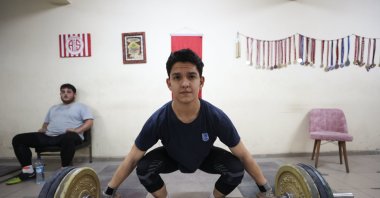 One of the weightlifters trains in the Gülgün Nihat Ömür Middle School gym, Antalya, Türkiye, Feb. 27, 2024. (AA Photo)
