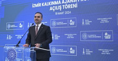 Industry and Technology Minister Mehmet Fatih Kacır delivers a speech at a launch of an innovation program in Izmir, western Türkiye, March 19, 2024. (AA Photo)