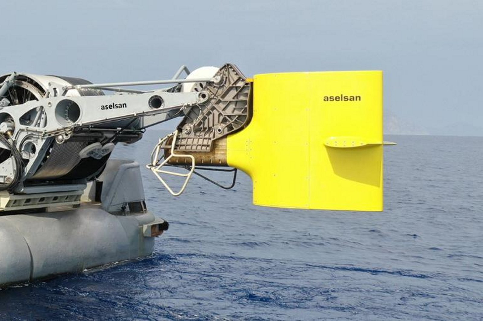 The beyond-the-horizon submarine defense sonar system DÜFAS (R) is seen in an unspecified location. (Courtesy of Aselsan)