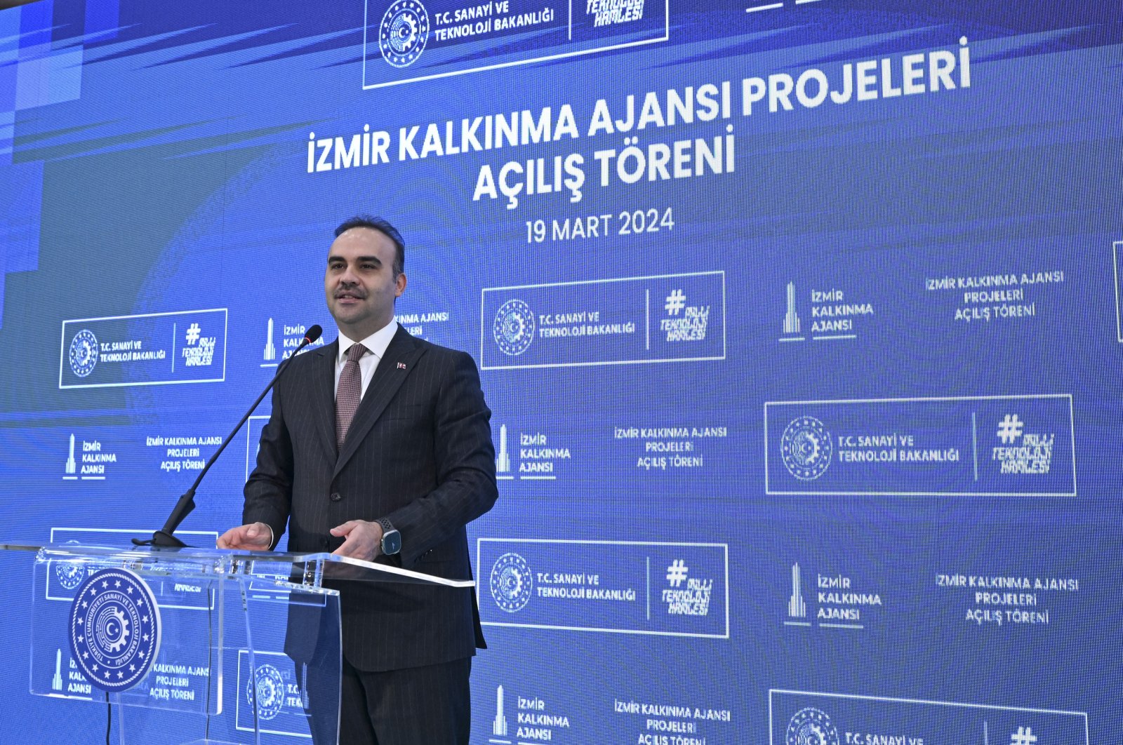 Industry and Technology Minister Mehmet Fatih Kacır delivers a speech at a launch of an innovation program in Izmir, western Türkiye, March 19, 2024. (AA Photo)