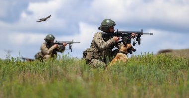 Turkish soldiers take part in a counterterrorism operation at an unspecified location in this undated file photo. (DHA Photo)