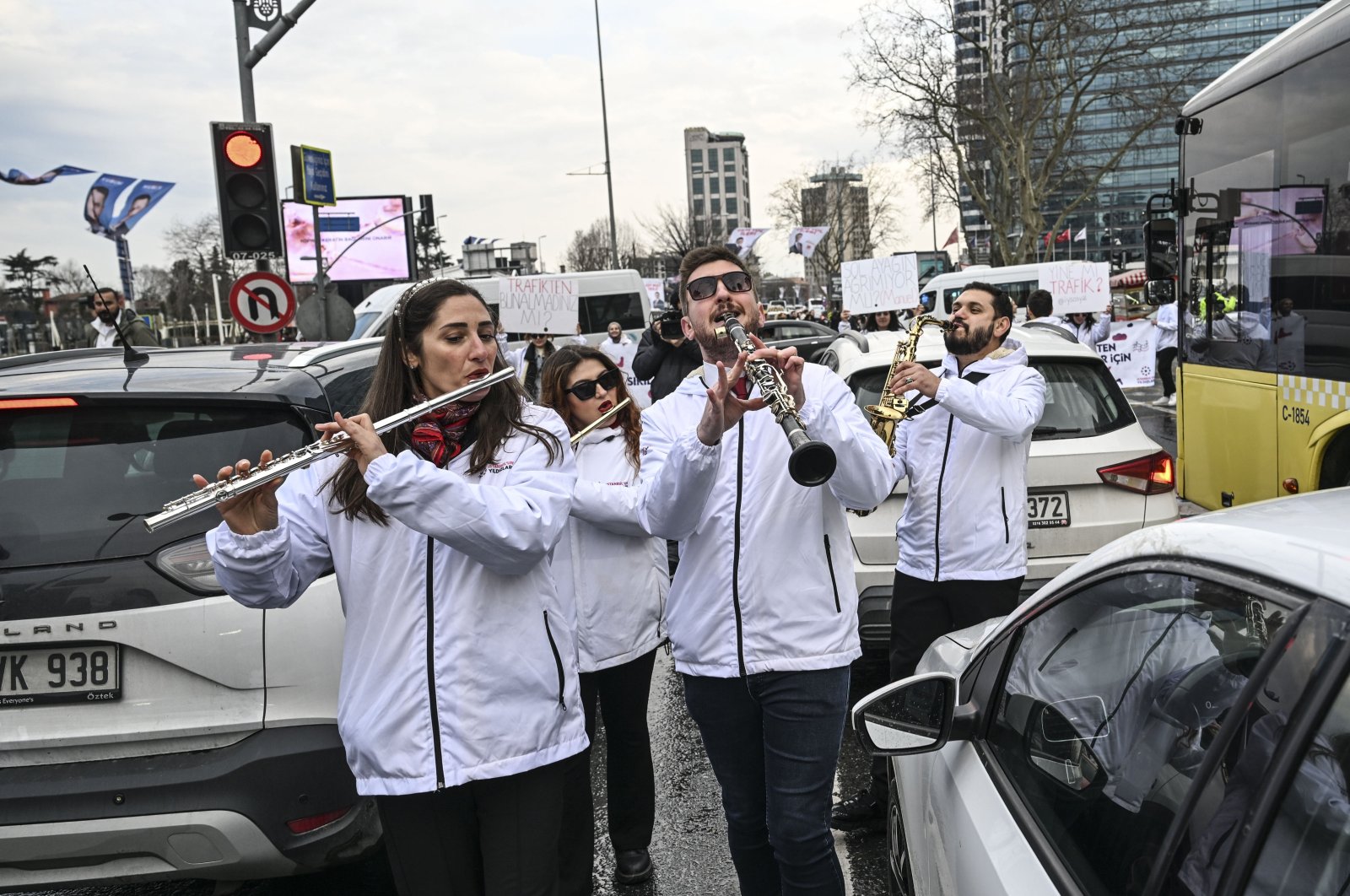 The &quot;Stars of Istanbul&quot; brass band perform at Büyükdere Avenue in Şişli, Istanbul, Türkiye, March 21, 2024. (AA Photo)
