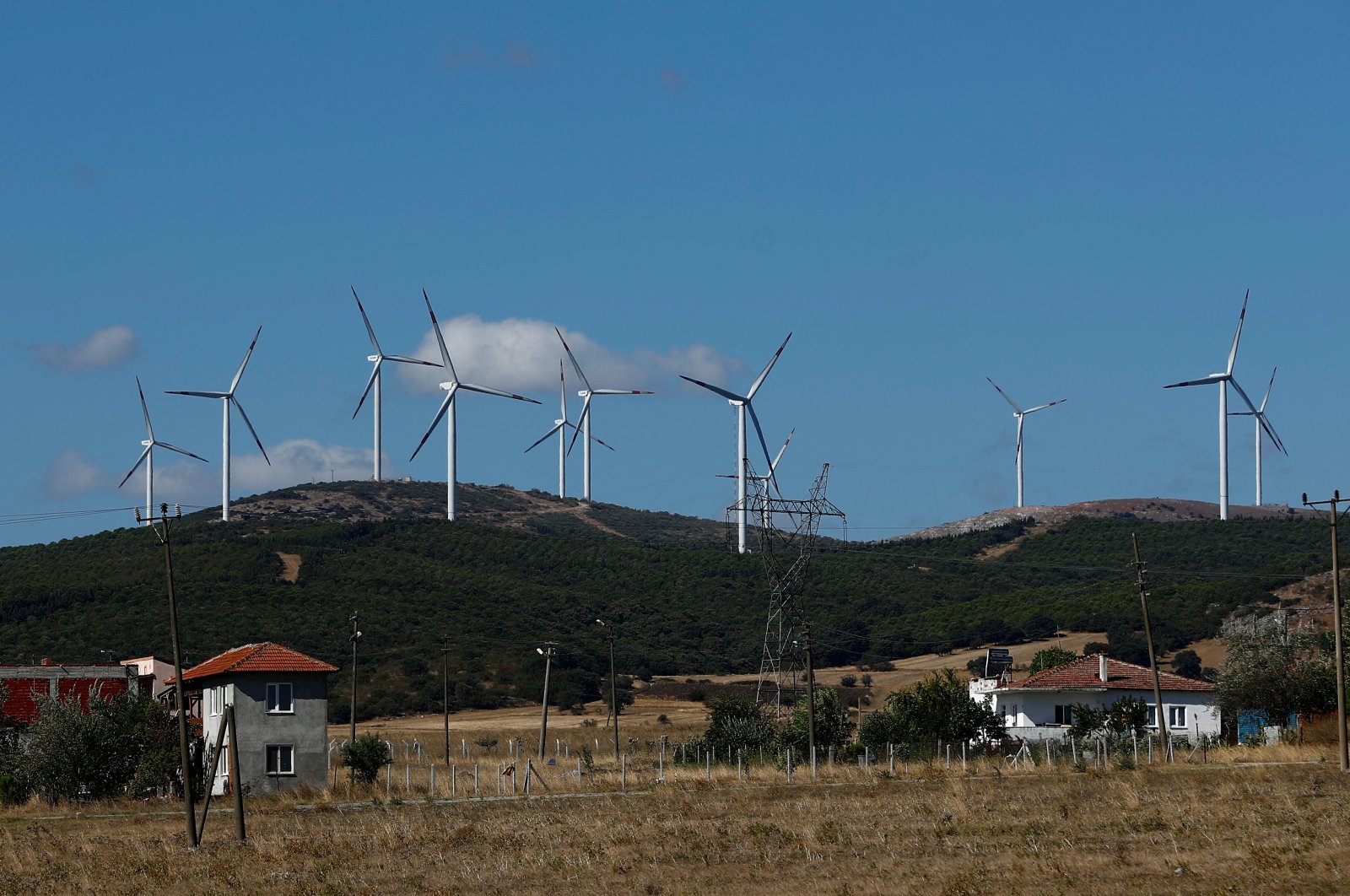 Wind turbines are seen near Susurluk in Balıkesir province, northwestern Türkiye, Aug. 31, 2017. (Reuters Photo)