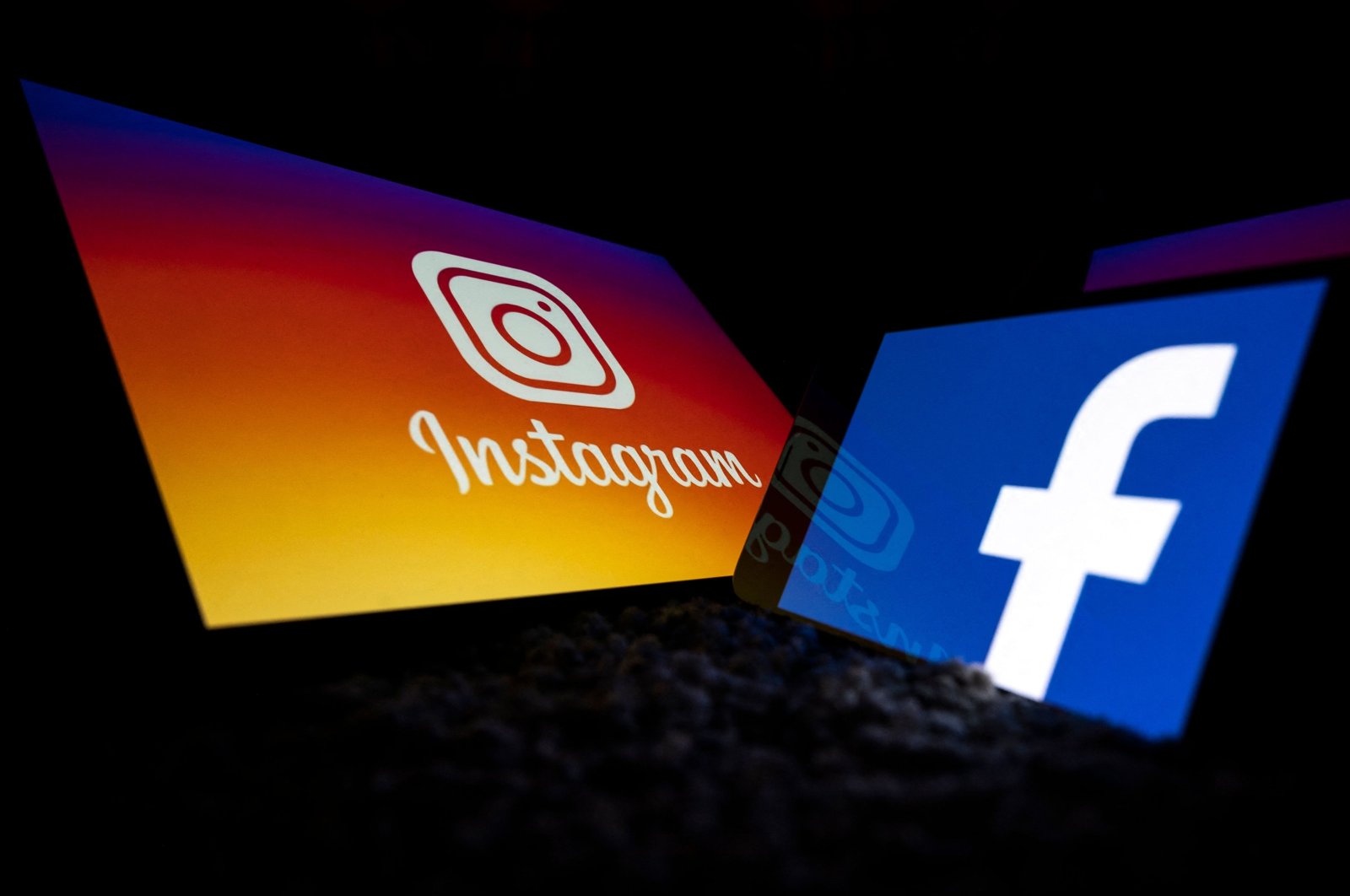 The logos of U.S. social networks Facebook and Instagram on the screens of a tablet and a smartphone in Toulouse, southwestern France, Oct. 5, 2020. (AFP Photo)