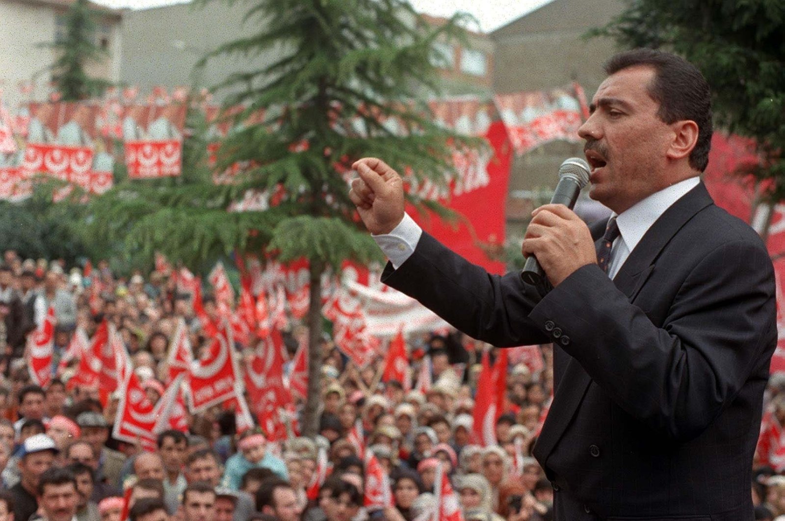 Politician Muhsin Yazıcıoğlu speaks at a rally, Istanbul, Türkiye, on April 11, 1999. (AA Photo)