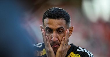 Benfica's Argentine forward Angel Di Maria at a warm-up before the Algarve Cup match against Al Nassr, Algarve stadium, Loule, Portugal, July 20, 2023. (AFP Photo)