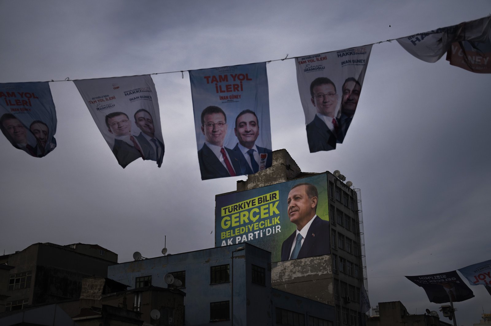 Banners of President and leader of the Justice and Development Party (AK Party), Recep Tayyip Erdoğan (bottom) and main opposition Republican People&#039;s Party&#039;s (CHP) mayoral candidate for Istanbul, Ekrem Imamoğlu, hung ahead of nationwide municipality elections, in Istanbul, Türkiye, March 24, 2024. (AP Photo)