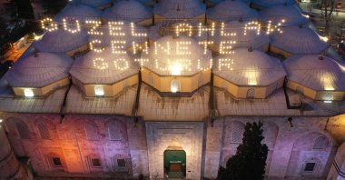 "Good morals lead to heaven" mahya on the minarets of Ulu Mosque in Bursa, Türkiye, March 28, 2024. (AA Photo)