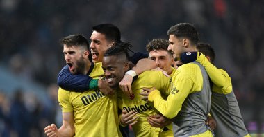 Fenerbahçe players celebrate Michy Batshuayi's goal against Trabzonspor at the Papara Park, Trabzon, Türkiye, March 17, 2024. (AA Photo)