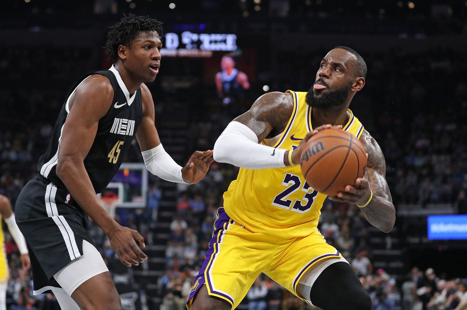 Los Angeles Lakers&#039; LeBron James (R) handles the ball against Memphis Grizzlies&#039; GG Jackson during the first half at FedExForum, Memphis, Tennessee, U.S., March 27, 2024. (AFP Photo)