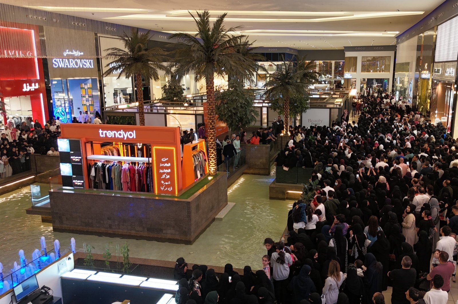 Visitors gather around Trendyol&#039;s temporary store at Al Nakheel Mall in Riyadh, Saudi Arabia, March 29, 2024. (IHA Photo)