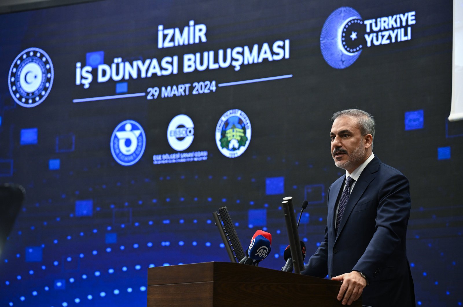 Foreign Minister Hakan Fidan speaks at the &quot;Izmir Business World Gathering&quot; event organized by the Izmir Chamber of Commerce, March 29, 2024. (AA Photo)