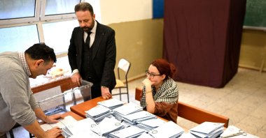 Electoral workers begin to count ballots at a polling station following municipal elections across the country, Istanbul, Türkiye, March 31, 2024. (AFP Photo)