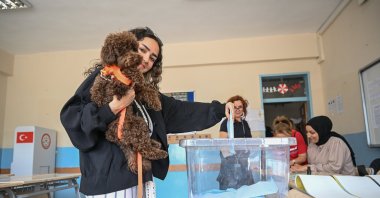A voter cast her ballot in Izmir, western Türkiye, March 31, 2024. (AA Photo) 