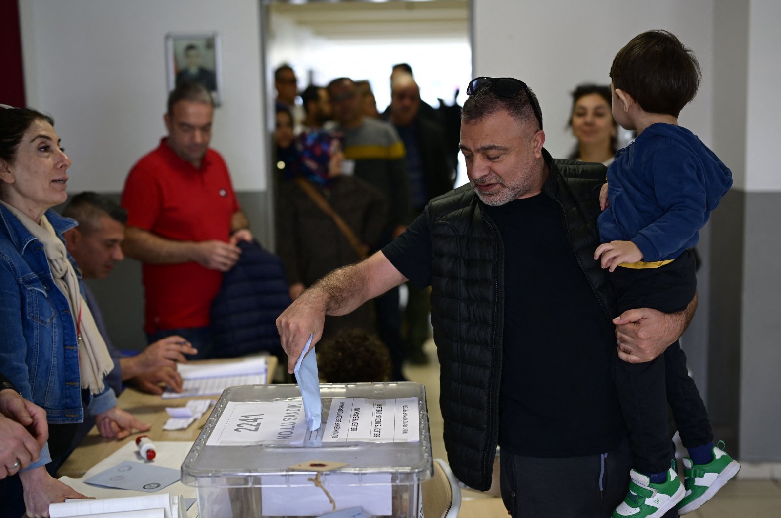 Türkiye'de yerel seçimlerde sandıklar kapanıyor