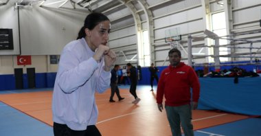 Turkish national boxer Gizem Özer (L) trains for the European Boxing Championships, Kastamonu, Türkiye, March 19, 2024. (AA Photo)