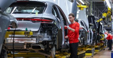 A worker assembles a Porsche Macan model on the production line of the Porsche plant, Leipzig, eastern Germany, March 11, 2024. (AFP Photo))