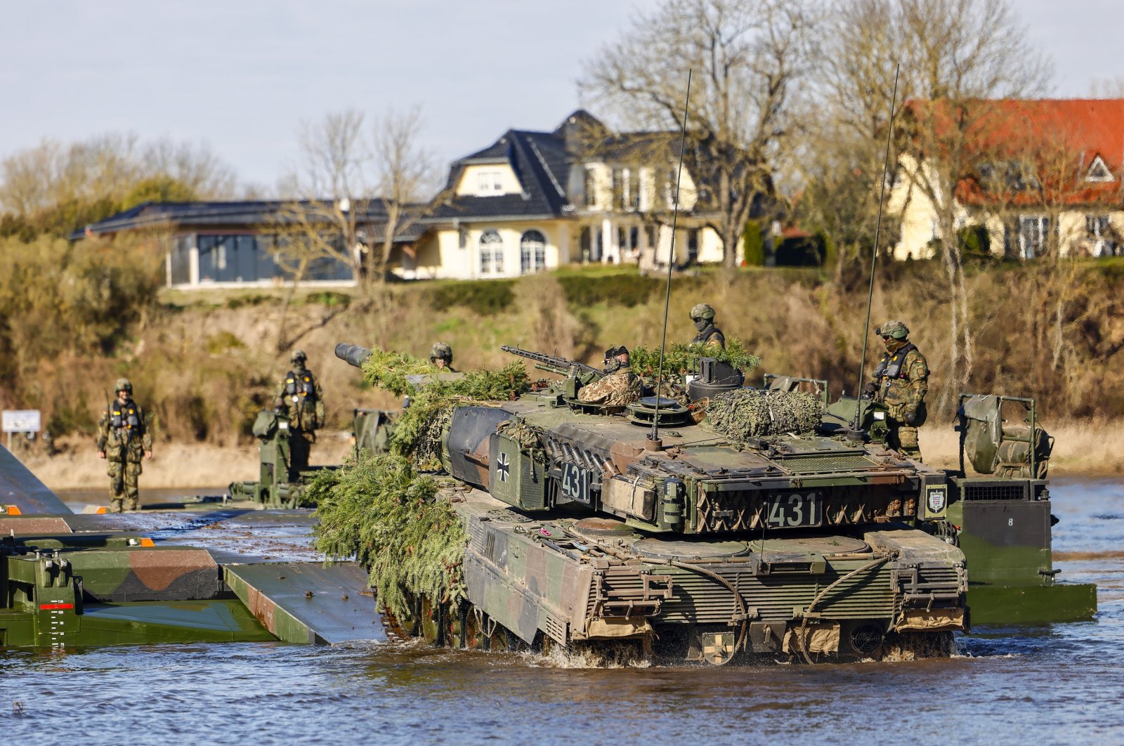 A Leopard 2 A7 main battle tank participates in a water crossing military exercise of an armored infantry brigade of the German armed forces &quot;Bundeswehr,&quot; in Klietz, Germany, March 18, 2024. (EPA Photo)