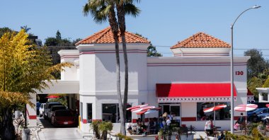 An In-N-Out restaurant is shown, as California begins a new wage law that applies to fast-food chains with at least 60 locations nationwide to increase their minimum wage to $20 an hour for fast-food workers in Encinitas, California, U.S., April 1, 2024. (Reuters Photo)