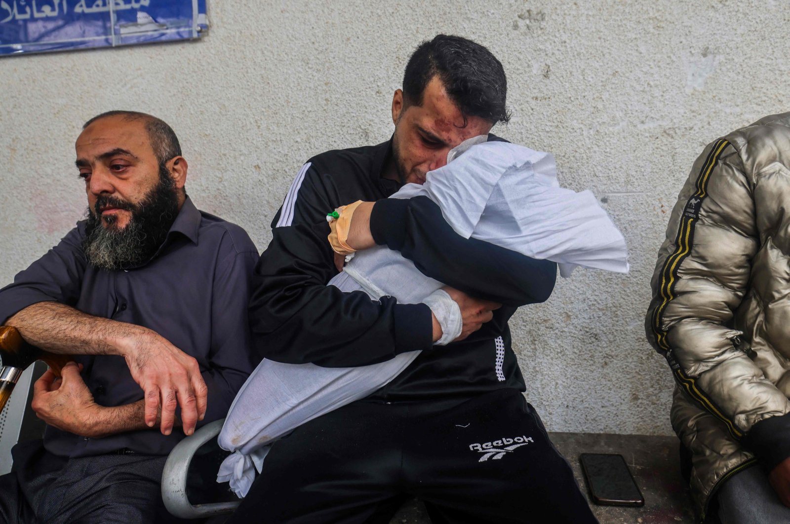 Palestinian father Ashraf cries as he holds the body of one of his two daughters after they were both killed in an overnight Israeli airstrike in Rafah, southern Gaza Strip, April 4, 2024. (AFP Photo)