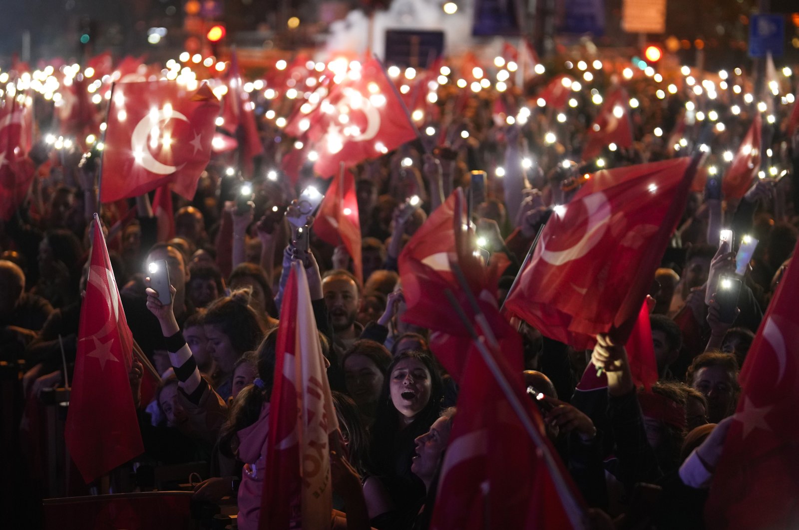 Main opposition Republican People&#039;s Party (CHP) supporters gather to celebrate outside City Hall in Istanbul, Türkiye, March 31, 2024. (AP Photo)