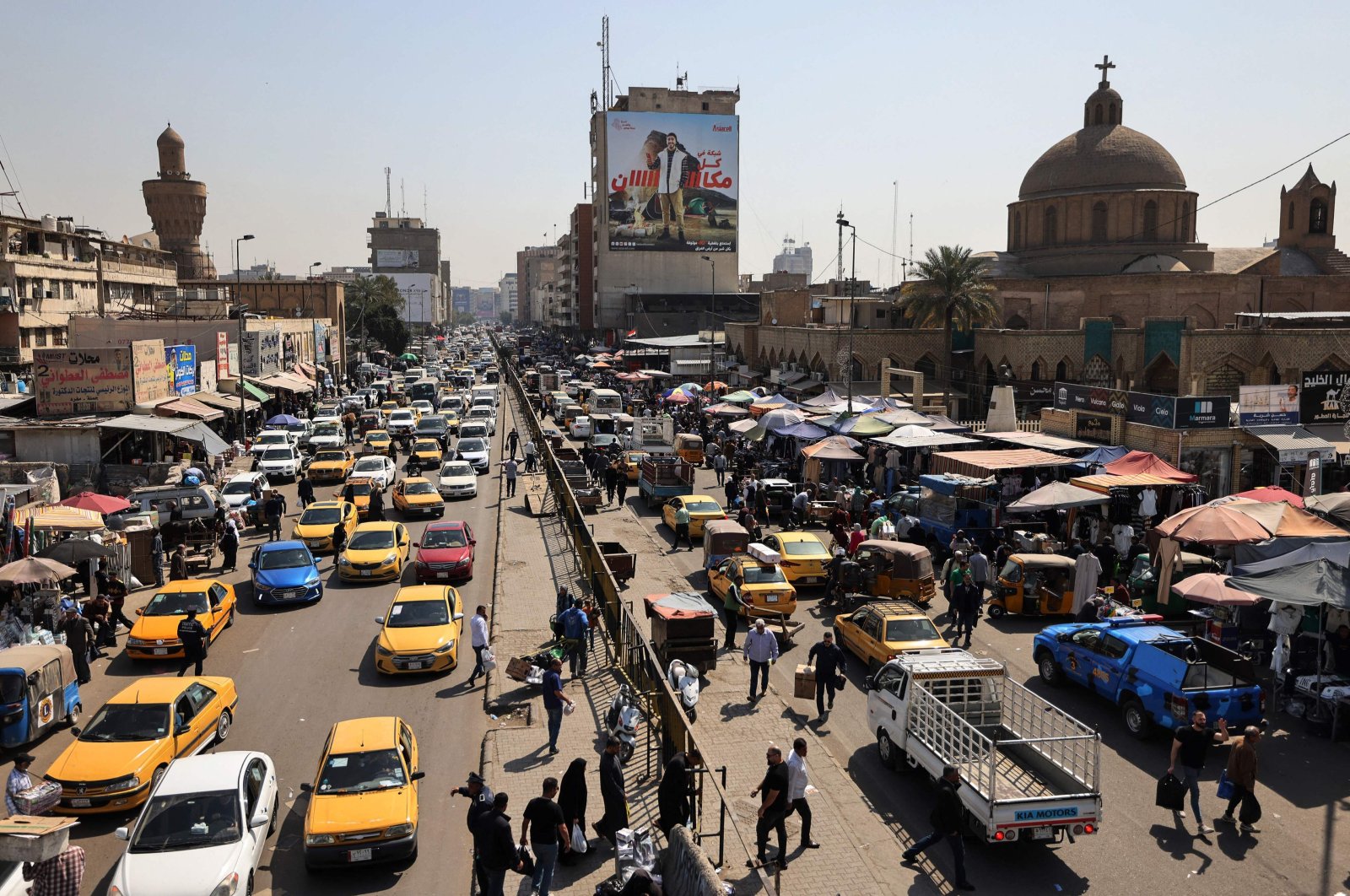 Consumers and vehicles gather at Shorja market in central Baghdad, Iraq, March 7, 2024. (AFP Photo)