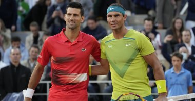 Serbia's Novak Djokovic (L) and Spain's Rafael Nadal pose ahead of their quarterfinal match at the French Open tennis tournament in Roland Garros stadium in Paris, France, May 31, 2022. (AP Photo)
