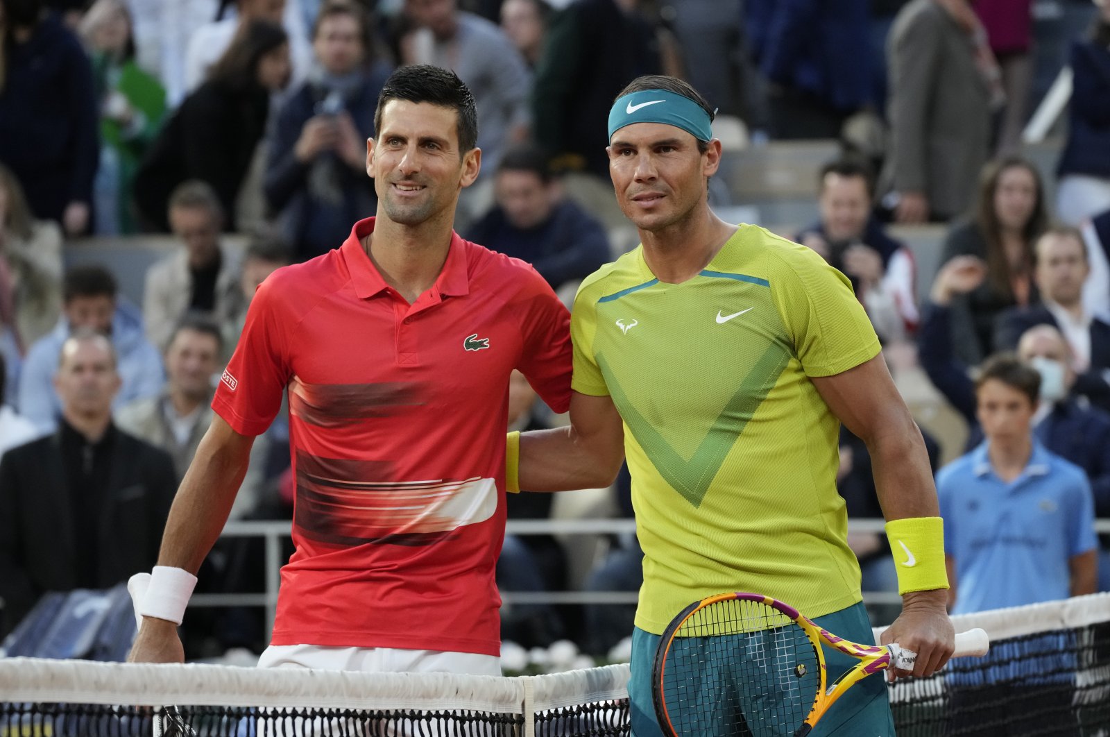 Serbia&#039;s Novak Djokovic (L) and Spain&#039;s Rafael Nadal pose ahead of their quarterfinal match at the French Open tennis tournament in Roland Garros stadium in Paris, France, May 31, 2022. (AP Photo)