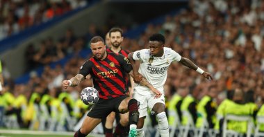Manchester City's Kyle Walker vies for the ball with Real Madrid's Vinicius Junior during the Champions League semifinals match at the Santiago Bernabeu, Madrid, Spain, May 9, 2023. (Reuters Photo)