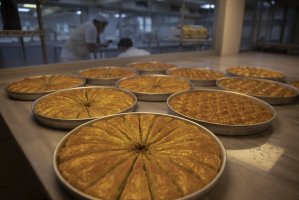 Gaziantep baklava masters getting ready for Eid peak sales, Gaziantep, Türkiye. March, 8, 2024. (AA Photo)